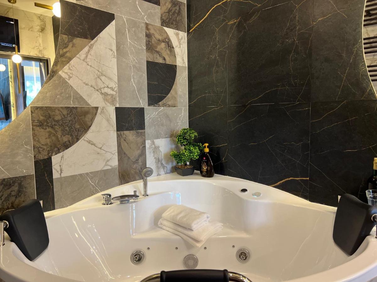Family & Business Sauna Teznia No 10 Vip -lesny Nad Zalewem Cedzyna, Unikat Spa- 1 Bedroom With Private Sauna, Jacuzzi, Spectacular View Terrace, Parking, Catering Options Kielce