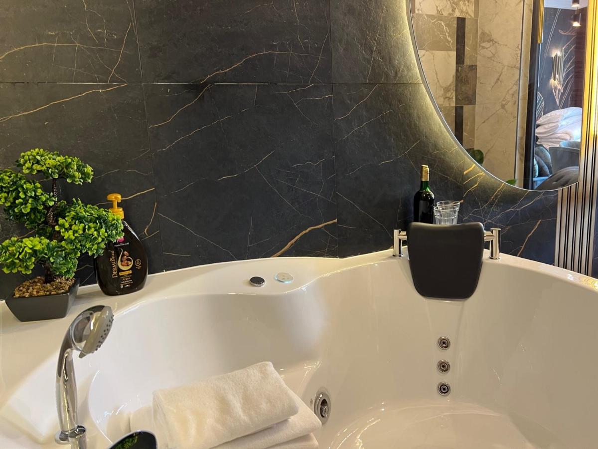 Apartment Family & Business Sauna Teznia No 10 Vip -lesny Nad Zalewem Cedzyna, Unikat Spa- 1 Bedroom With Private Sauna, Jacuzzi, Spectacular View Terrace, Parking, Catering Options Kielce